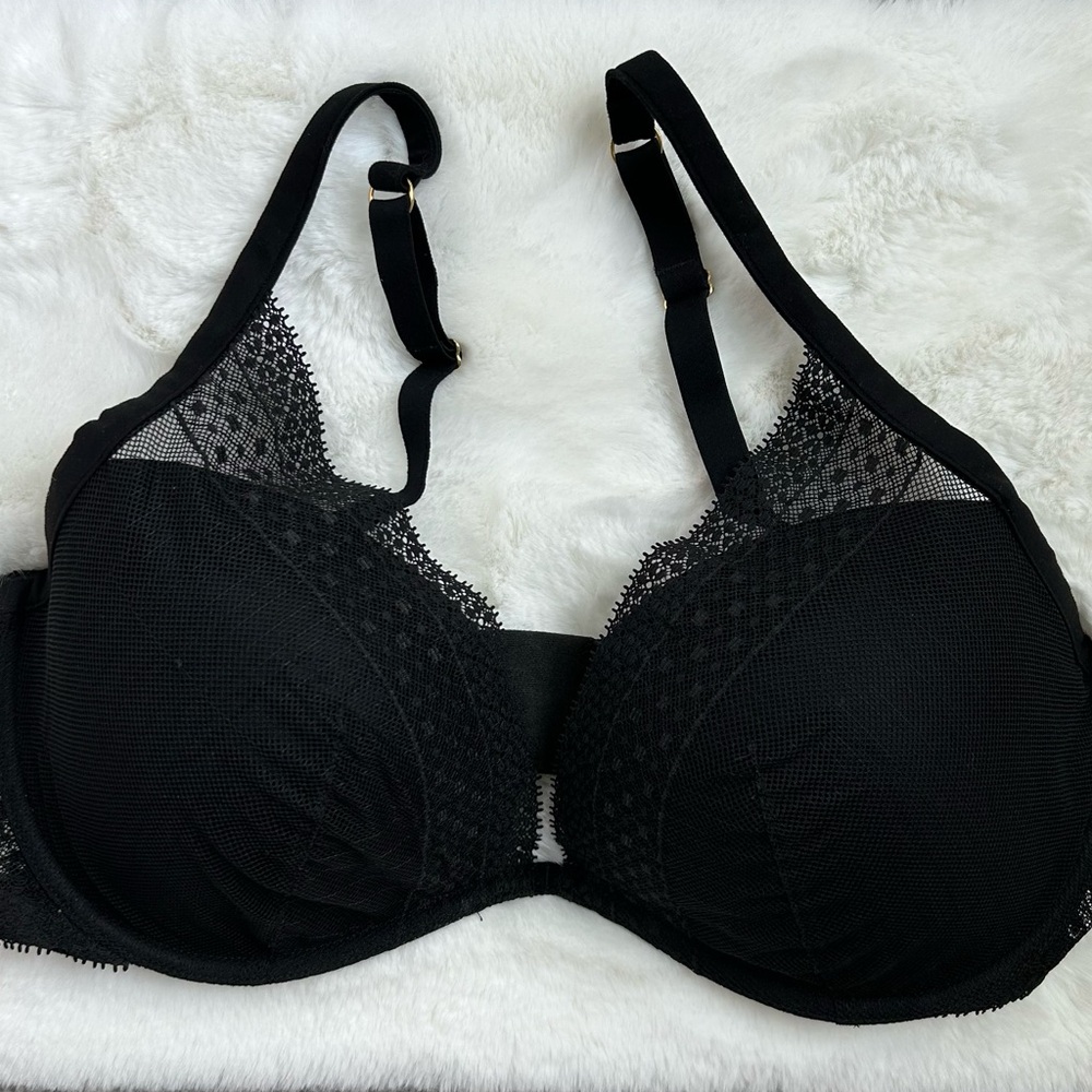VICTORIA’S SECRET Incredible Plunge Bra Black Lt Pad‎ Underwire Lace Mesh 36DD
